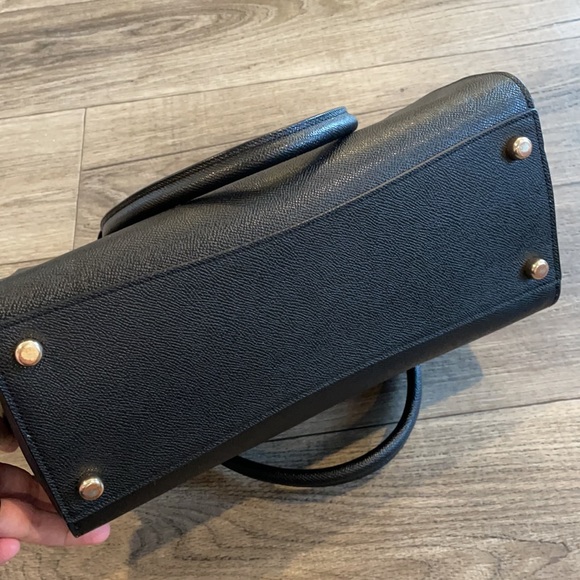 💯 Coach Stunning Black Leather Purse with Gold Accents! 😍😍😍 - Picture 8 of 17